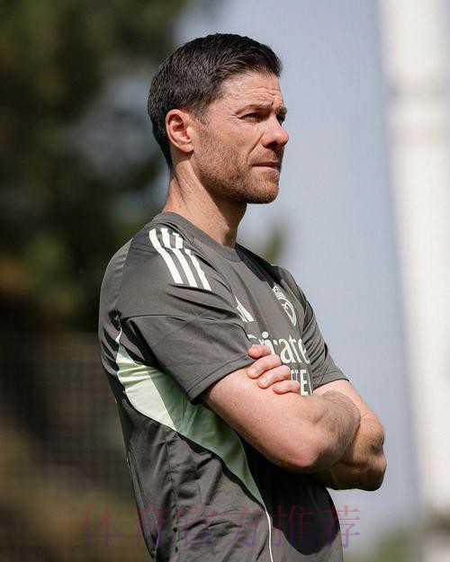 阿隆索:我知道那些关于皇马的传闻 但我专注眼下 阿隆索:我知道那些关于皇马的传闻 但我专注眼下